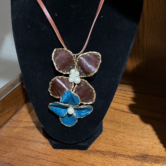 Jewelry - Elegant Brown and Blue Floral Pendant Necklace